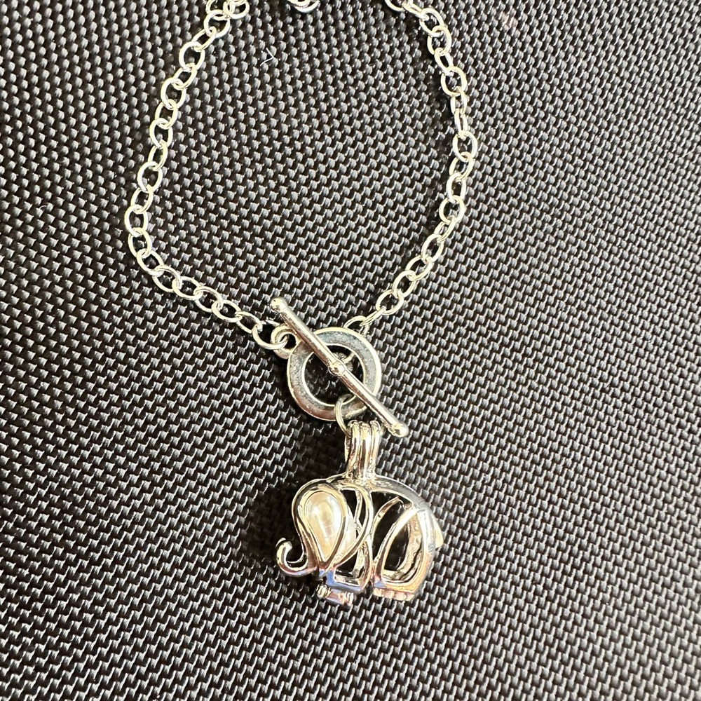 Elegant Silver Elephant Pendant Bracelet